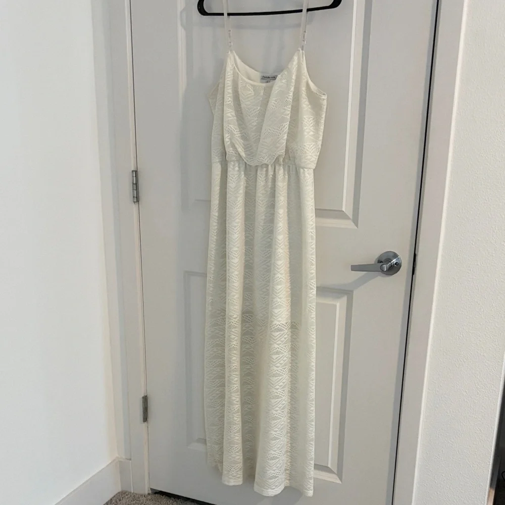 Charlotte Russe Ivory Lace Top - Picture 2 of 6